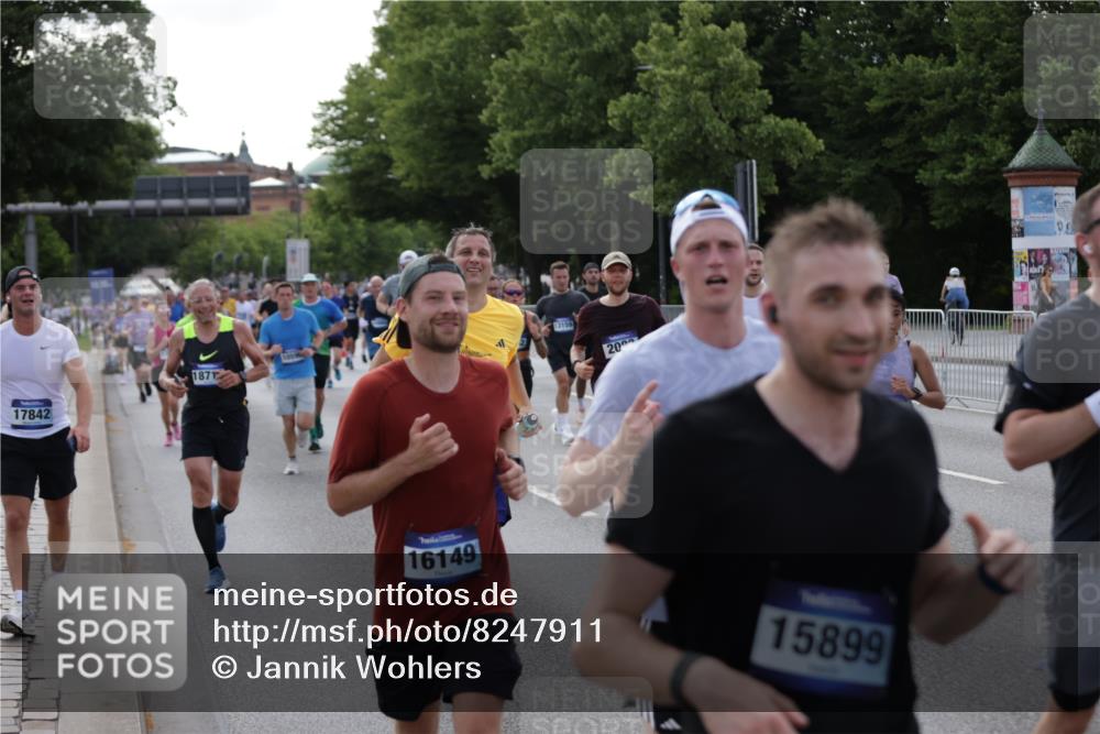 29.06.2025 - hella hamburg halbmarathon Jannik Wohlers http://msf.ph/oto/8247911 29.06.2025 09:55:43 Lombardsbrücke 1061, 1216, 1257, 1502, 1507, 1689, 2083, 2250, 2260, 2504, 2818, 2864, 3060, 3543, 4557, 5116, 6115, 6134, 7178, 7224, 7332, 7657, 8273, 8335, 8668, 8821, 8989, 9074, 10408, 10596, 10895, 11009, 11211, 11429, 11467, 11645, 12523, 12779, 12870, 12875, 13159, 13301, 13672, 13758, 13803, 13812, 13875, 14628, 14928, 15157, 15384, 15392, 15502, 15714, 15829, 15868, 15899, 16149, 16175, 16623, 16738, 16877, 17127, 17131, 17282, 17842, 17962, 18021 meine-sportfotos.de