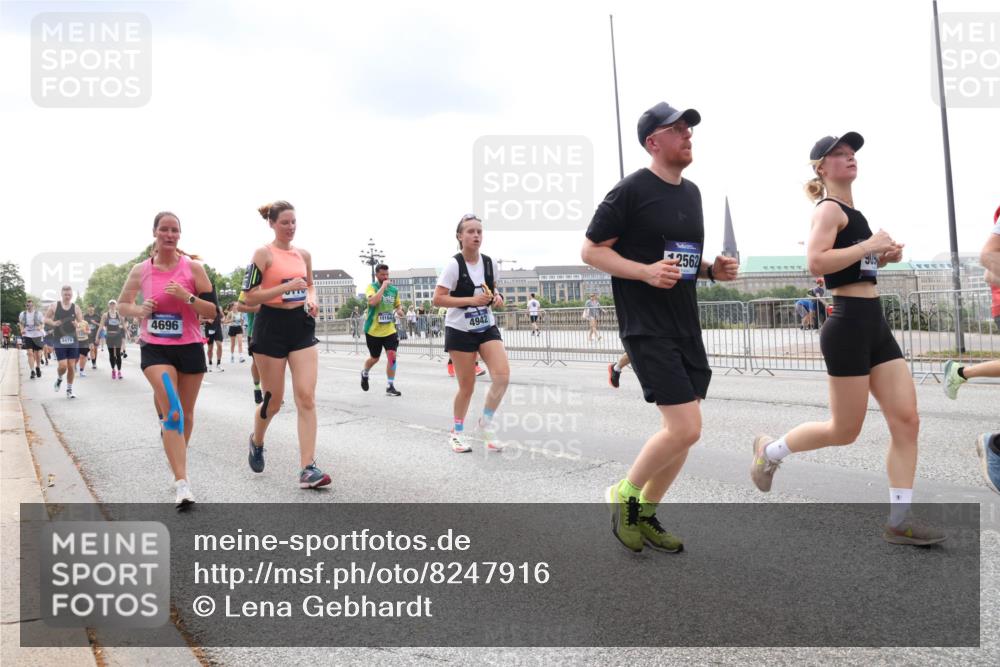29.06.2025 - hella hamburg halbmarathon Lena Gebhardt http://msf.ph/oto/8247916 29.06.2025 10:34:03 Lombardsbrücke 1189, 1275, 1417, 1672, 1705, 1787, 1896, 2265, 2342, 2464, 2482, 2496, 2526, 2801, 2933, 3145, 3170, 3264, 3340, 3345, 3560, 3829, 3848, 4361, 4433, 4449, 4479, 4696, 4807, 4824, 4826, 4942, 5075, 5096, 5141, 5557, 5561, 5566, 5569, 5584, 5691, 5821, 5822, 5887, 6105, 6109, 6364, 6515, 6516, 6854, 6956, 7027, 7324, 7329, 7565, 7653, 8021, 8157, 8202, 8277, 8282, 8349, 8375, 8377, 8383, 8401, 8965, 9094, 9234, 9438, 9799, 9875, 9995, 10007, 10071, 10360, 10561, 10564 meine-sportfotos.de