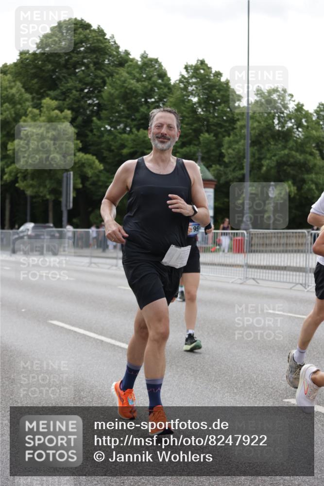 29.06.2025 - hella hamburg halbmarathon Jannik Wohlers http://msf.ph/oto/8247922 29.06.2025 10:30:42 Lombardsbrücke 1773, 1979, 2097, 4561, 5437, 6057, 6195, 6620, 6787, 7351, 8050, 8072, 8073, 8757, 9576, 10989, 11981, 11988, 12384, 12627, 14095, 15466, 15589, 16457, 17224, 17463, 17509, 17587, 17742, 17966, 19052, 19226 meine-sportfotos.de