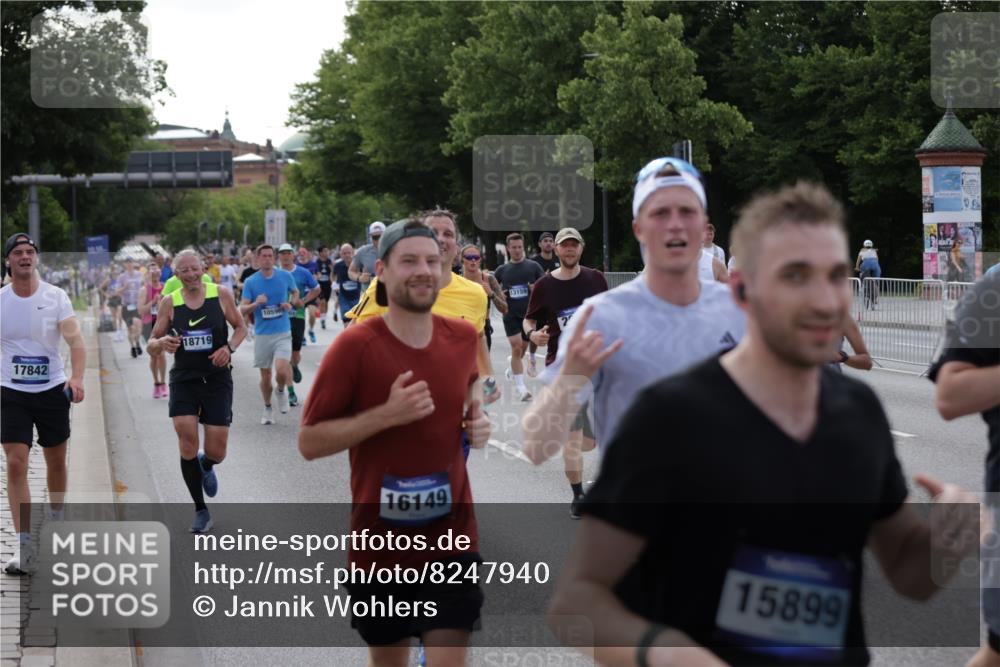 29.06.2025 - hella hamburg halbmarathon Jannik Wohlers http://msf.ph/oto/8247940 29.06.2025 09:55:43 Lombardsbrücke 1061, 1216, 1257, 1502, 1507, 1689, 2083, 2250, 2260, 2504, 2818, 2864, 3060, 3543, 4557, 5116, 6115, 6134, 7178, 7224, 7332, 7657, 8273, 8335, 8668, 8821, 8989, 9074, 10408, 10596, 10895, 11009, 11211, 11429, 11467, 11645, 12523, 12779, 12870, 12875, 13159, 13301, 13672, 13758, 13803, 13812, 13875, 14628, 14928, 15157, 15384, 15392, 15502, 15714, 15829, 15868, 15899, 16149, 16175, 16623, 16738, 16877, 17127, 17131, 17282, 17842, 17962, 18021 meine-sportfotos.de