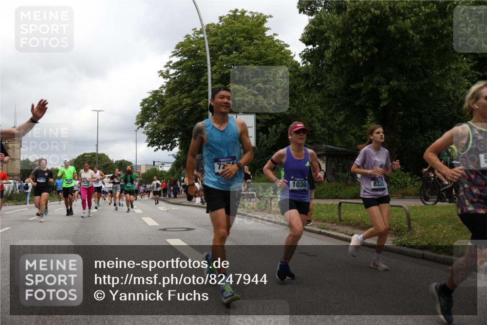 29.06.2025 - hella hamburg halbmarathon Yannick Fuchs http://msf.ph/oto/8247944 29.06.2025 10:47:48 20KM 1030, 1151, 1267, 1422, 1502, 1727, 1870, 2058, 2070, 2354, 2518, 2630, 3096, 3103, 3819, 5020, 5259, 5638, 5866, 6294, 6374, 6481, 6511, 6512, 6629, 6762, 6942, 7274, 7395, 7478, 7918, 8285, 8335, 8394, 8447, 9380, 9791, 9922, 11068, 11430, 11844, 12321, 12379, 12607, 12632, 12909, 13032, 13033, 13397, 13794, 13865, 13912, 14702, 15146, 15441, 15502, 15838, 15856, 15946, 16477, 16780, 17348, 17482, 18143, 18308, 18418, 18487, 18514, 18612, 19067 meine-sportfotos.de