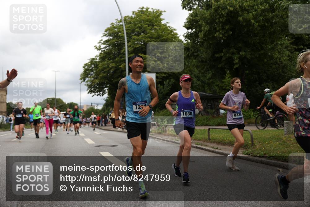 29.06.2025 - hella hamburg halbmarathon Yannick Fuchs http://msf.ph/oto/8247959 29.06.2025 10:47:48 20KM 1030, 1151, 1267, 1422, 1502, 1727, 1870, 2058, 2070, 2354, 2518, 2630, 3096, 3103, 3819, 5020, 5259, 5638, 5866, 6294, 6374, 6481, 6511, 6512, 6629, 6762, 6942, 7274, 7395, 7478, 7918, 8285, 8335, 8394, 8447, 9380, 9791, 9922, 11068, 11430, 11844, 12321, 12379, 12607, 12632, 12909, 13032, 13033, 13397, 13794, 13865, 13912, 14702, 15146, 15441, 15502, 15838, 15856, 15946, 16477, 16780, 17348, 17482, 18143, 18308, 18418, 18487, 18514, 18612, 19067 meine-sportfotos.de