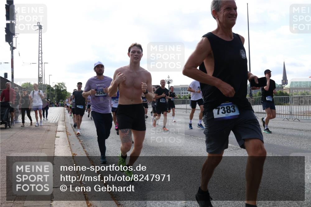 29.06.2025 - hella hamburg halbmarathon Lena Gebhardt http://msf.ph/oto/8247971 29.06.2025 09:56:36 Lombardsbrücke 1061, 1452, 1460, 1496, 1499, 1592, 1628, 1833, 1877, 2013, 2058, 2082, 2208, 2378, 2396, 2504, 2771, 2953, 2996, 3256, 3296, 3310, 3652, 4065, 4077, 4377, 4404, 4635, 4711, 4833, 5169, 5194, 5482, 5600, 5607, 5839, 5978, 6033, 6168, 6286, 6511, 6512, 6561, 6562, 7178, 7383, 7475, 7583, 7943, 8261, 8361, 8514, 8572, 8587, 8618, 8661, 8710, 8863, 8921, 8968, 8989, 8996, 9082, 9246, 9537, 9597, 9638, 10596 meine-sportfotos.de