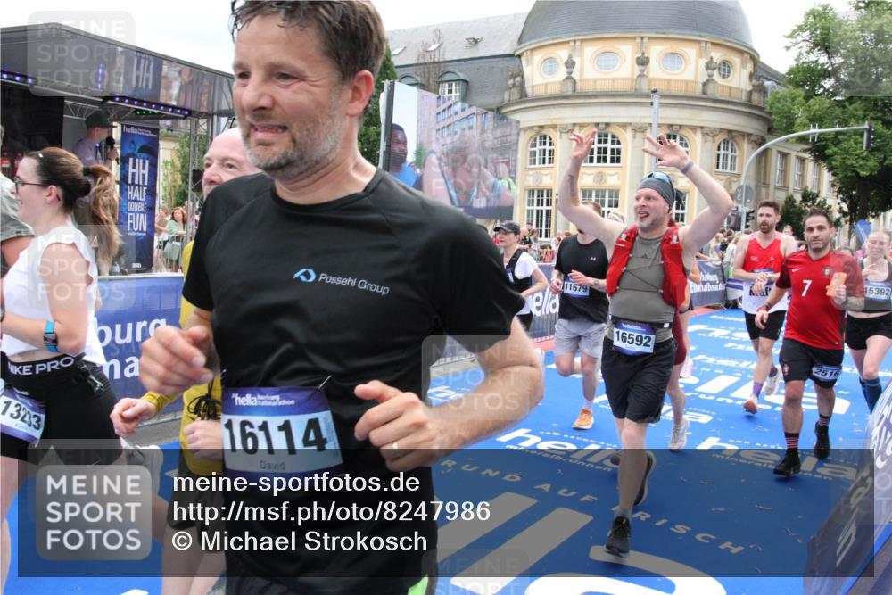 29.06.2025 - hella hamburg halbmarathon Michael Strokosch http://msf.ph/oto/8247986 29.06.2025 10:49:39 Ziel 2504, 2516, 2592, 2596, 2889, 2937, 5705, 5978, 6115, 8689, 9038, 9463, 9649, 11340, 11679, 11977, 12094, 13233, 14562, 15392, 15857, 16114, 16592, 16738, 17001, 18058 meine-sportfotos.de