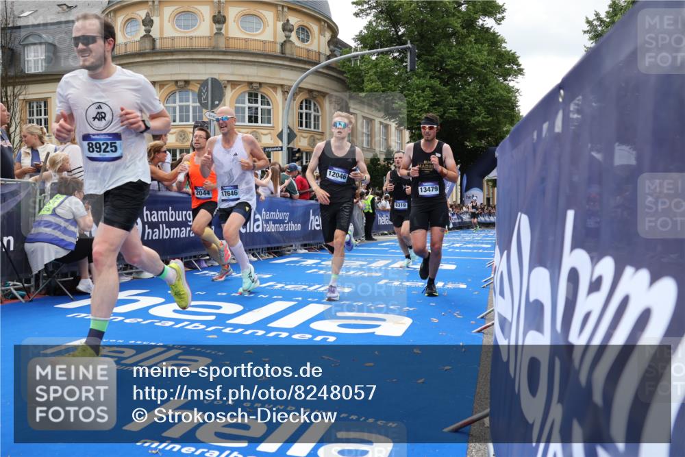 29.06.2025 - hella hamburg halbmarathon Strokosch-Dieckow http://msf.ph/oto/8248057 29.06.2025 10:39:19 Ziel 2044, 2546, 2972, 4565, 5752, 6037, 6152, 8319, 8346, 8925, 11305, 12046, 12335, 12372, 13479, 13729, 14311, 14359, 15013, 15866, 17646, 17668 meine-sportfotos.de