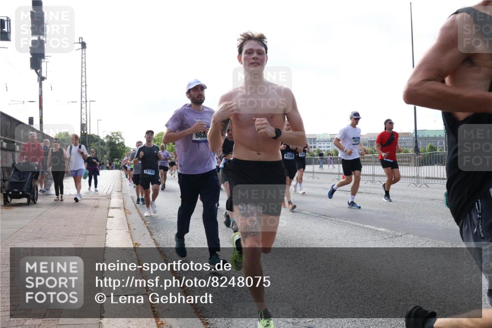 29.06.2025 - hella hamburg halbmarathon Lena Gebhardt http://msf.ph/oto/8248075 29.06.2025 09:56:36 Lombardsbrücke 1061, 1452, 1460, 1496, 1499, 1592, 1628, 1833, 1877, 2013, 2058, 2082, 2208, 2378, 2396, 2504, 2771, 2953, 2996, 3256, 3296, 3310, 3652, 4065, 4077, 4377, 4404, 4635, 4711, 4833, 5169, 5194, 5482, 5600, 5607, 5839, 5978, 6033, 6168, 6286, 6511, 6512, 6561, 6562, 7178, 7383, 7475, 7583, 7943, 8261, 8361, 8514, 8572, 8587, 8618, 8661, 8710, 8863, 8921, 8968, 8989, 8996, 9082, 9246, 9537, 9597, 9638, 10596 meine-sportfotos.de