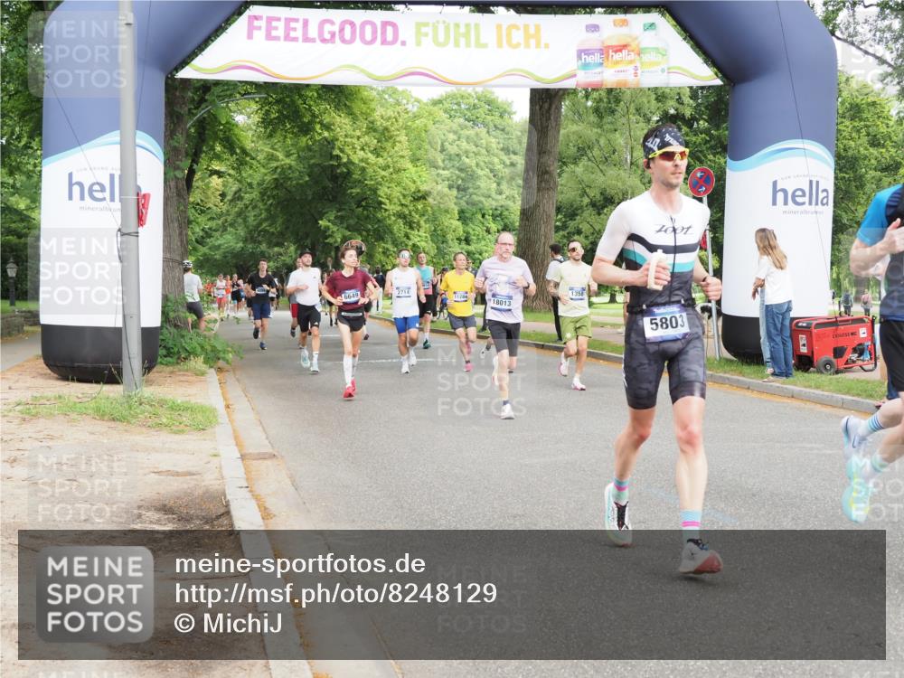 29.06.2025 - hella hamburg halbmarathon MichiJ http://msf.ph/oto/8248129 29.06.2025 10:28:38 Zwischen KM18-KM19 2573, 2972, 4565, 5709, 5803, 6649, 8370, 11714, 14077, 15421, 15689, 18013, 18979 meine-sportfotos.de