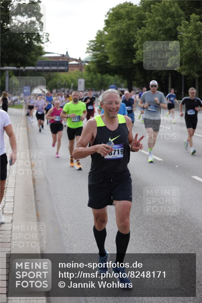 29.06.2025 - hella hamburg halbmarathon Jannik Wohlers http://msf.ph/oto/8248171 29.06.2025 09:55:45 Lombardsbrücke 1061, 1257, 1499, 1502, 1507, 1689, 2083, 2250, 2260, 2504, 2818, 2864, 3060, 3543, 4557, 5116, 5607, 6115, 6134, 6168, 7178, 7332, 7943, 8335, 8514, 8668, 8821, 8989, 9074, 10596, 11009, 11211, 11429, 11467, 11645, 12523, 12779, 12870, 12875, 13007, 13159, 13301, 13672, 13758, 13803, 13812, 13875, 13948, 14628, 14928, 15157, 15384, 15392, 15502, 15714, 15829, 15868, 15899, 16149, 16175, 16477, 16623, 16738, 16877, 17127, 17131, 17282, 17962, 18021 meine-sportfotos.de