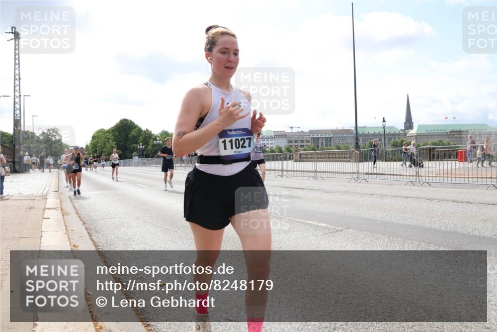 29.06.2025 - hella hamburg halbmarathon Lena Gebhardt http://msf.ph/oto/8248179 29.06.2025 10:10:11 Lombardsbrücke 1052, 1548, 1573, 3921, 4592, 5182, 5440, 5511, 7042, 7058, 7081, 7333, 7636, 8219, 8685, 8890, 9150, 9306, 9366, 9434, 9674, 9781, 9816, 10036, 10943, 11027, 11180, 12255, 12567, 13739, 13797, 14822, 15409, 16191, 16445, 16455, 16639, 16872, 17148, 17630, 17730, 17899, 18076, 18196, 18440, 18707, 19023, 19242 meine-sportfotos.de