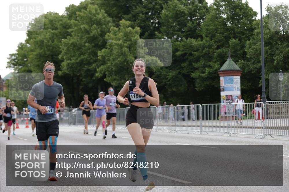 29.06.2025 - hella hamburg halbmarathon Jannik Wohlers http://msf.ph/oto/8248210 29.06.2025 10:30:44 Lombardsbrücke 1292, 1773, 1979, 2097, 2414, 2914, 4561, 4817, 5437, 5943, 6057, 6195, 6620, 6787, 7351, 7604, 8050, 8072, 8073, 8757, 9576, 10111, 10989, 11988, 12384, 12627, 14095, 14349, 15466, 15589, 16457, 17224, 17463, 17509, 17587, 17742, 17966, 19052, 19226 meine-sportfotos.de