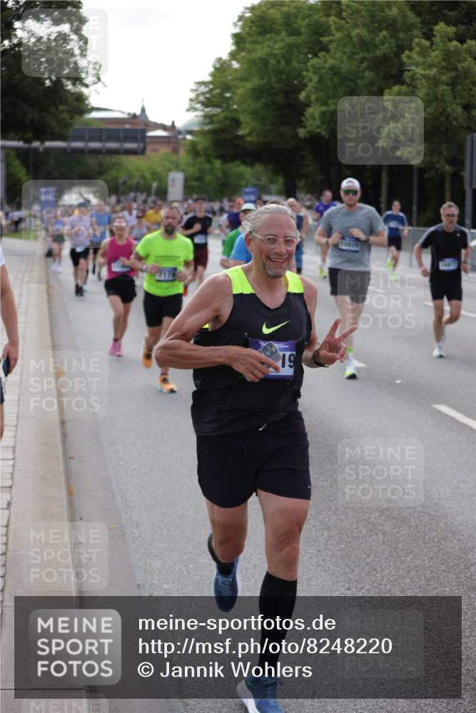 29.06.2025 - hella hamburg halbmarathon Jannik Wohlers http://msf.ph/oto/8248220 29.06.2025 09:55:46 Lombardsbrücke 1061, 1257, 1499, 1502, 1507, 1592, 1689, 2083, 2250, 2260, 2504, 2818, 2864, 3060, 4077, 4557, 5116, 5607, 6115, 6134, 6168, 7178, 7332, 7943, 8335, 8514, 8668, 8821, 8968, 8989, 9074, 9246, 9537, 10596, 11009, 11211, 11429, 11467, 11645, 12523, 12779, 12870, 12875, 13007, 13159, 13672, 13758, 13803, 13812, 13875, 13948, 14628, 14928, 15157, 15384, 15392, 15502, 15714, 15829, 15868, 15899, 16149, 16175, 16477, 16623, 16738, 16877, 17127, 17131, 17282, 17962, 18021 meine-sportfotos.de