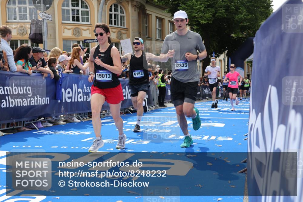 29.06.2025 - hella hamburg halbmarathon Strokosch-Dieckow http://msf.ph/oto/8248232 29.06.2025 10:39:27 Ziel 1343, 2546, 2972, 6152, 7152, 7154, 8346, 9116, 9265, 12335, 12372, 14359, 15013, 15336, 15828, 15866, 15965, 17215, 18285, 18803 meine-sportfotos.de