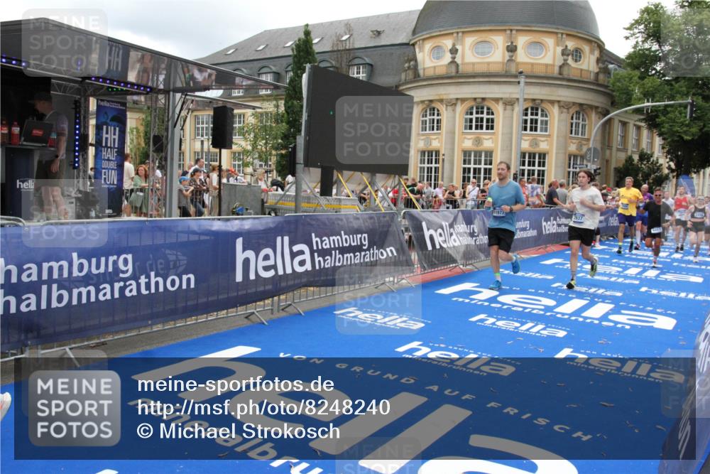 29.06.2025 - hella hamburg halbmarathon Michael Strokosch http://msf.ph/oto/8248240 29.06.2025 10:49:41 Ziel 2504, 2516, 2706, 2889, 2937, 3060, 5705, 5978, 6115, 7332, 9038, 9463, 9619, 9649, 11340, 11679, 11977, 13233, 14562, 15392, 16114, 16592, 16738, 16843, 17001, 18058, 18451 meine-sportfotos.de