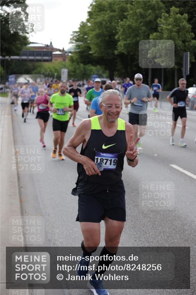 29.06.2025 - hella hamburg halbmarathon Jannik Wohlers http://msf.ph/oto/8248256 29.06.2025 09:55:46 Lombardsbrücke 1061, 1257, 1499, 1502, 1507, 1592, 1689, 2083, 2250, 2260, 2504, 2818, 2864, 3060, 4077, 4557, 5116, 5607, 6115, 6134, 6168, 7178, 7332, 7943, 8335, 8514, 8668, 8821, 8968, 8989, 9074, 9246, 9537, 10596, 11009, 11211, 11429, 11467, 11645, 12523, 12779, 12870, 12875, 13007, 13159, 13672, 13758, 13803, 13812, 13875, 13948, 14628, 14928, 15157, 15384, 15392, 15502, 15714, 15829, 15868, 15899, 16149, 16175, 16477, 16623, 16738, 16877, 17127, 17131, 17282, 17962, 18021 meine-sportfotos.de