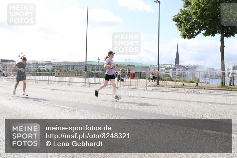 29.06.2025 - hella hamburg halbmarathon Lena Gebhardt http://msf.ph/oto/8248321 29.06.2025 10:10:12 Lombardsbrücke 1052, 1548, 1573, 3921, 4592, 5182, 5440, 5511, 7042, 7058, 7081, 7333, 7636, 7685, 8219, 8685, 8890, 9150, 9306, 9366, 9434, 9674, 9781, 9816, 10036, 10943, 11027, 11180, 12255, 12567, 13739, 13797, 14822, 15409, 16166, 16191, 16445, 16455, 16639, 16872, 17148, 17630, 17730, 17899, 18076, 18196, 18707, 19023, 19242 meine-sportfotos.de