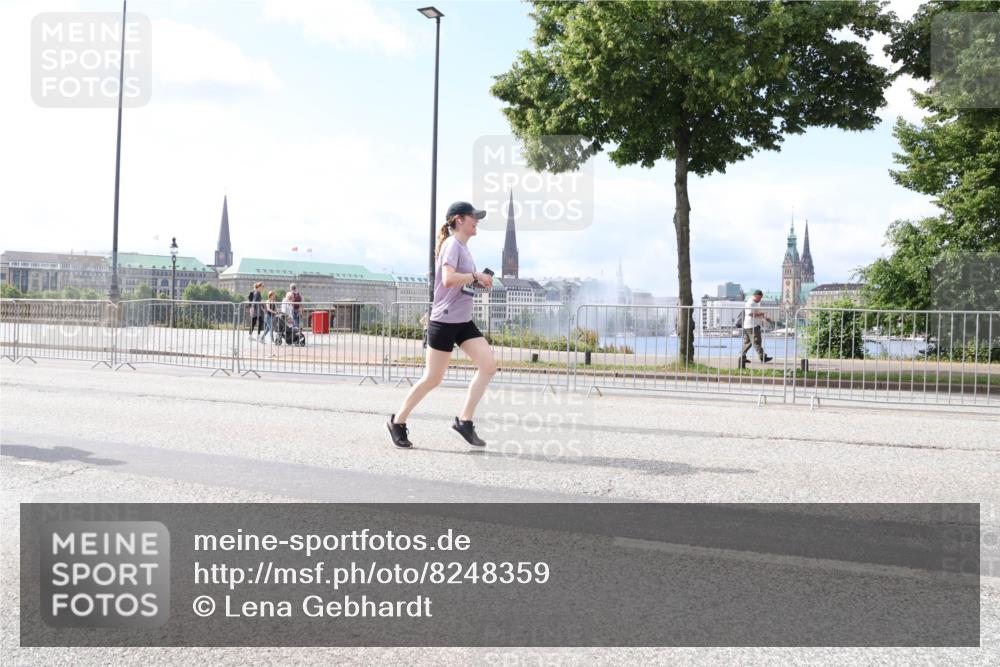 29.06.2025 - hella hamburg halbmarathon Lena Gebhardt http://msf.ph/oto/8248359 29.06.2025 10:10:13 Lombardsbrücke 1052, 1548, 1573, 3921, 4592, 5182, 5440, 5511, 7042, 7058, 7081, 7333, 7636, 7685, 8219, 8890, 9150, 9366, 9434, 9674, 9781, 9816, 10036, 10943, 11027, 11180, 12008, 12255, 12567, 13739, 13797, 14679, 14822, 15409, 16166, 16191, 16445, 16455, 16639, 16872, 17148, 17630, 17730, 17899, 18076, 18196, 18707, 19023 meine-sportfotos.de