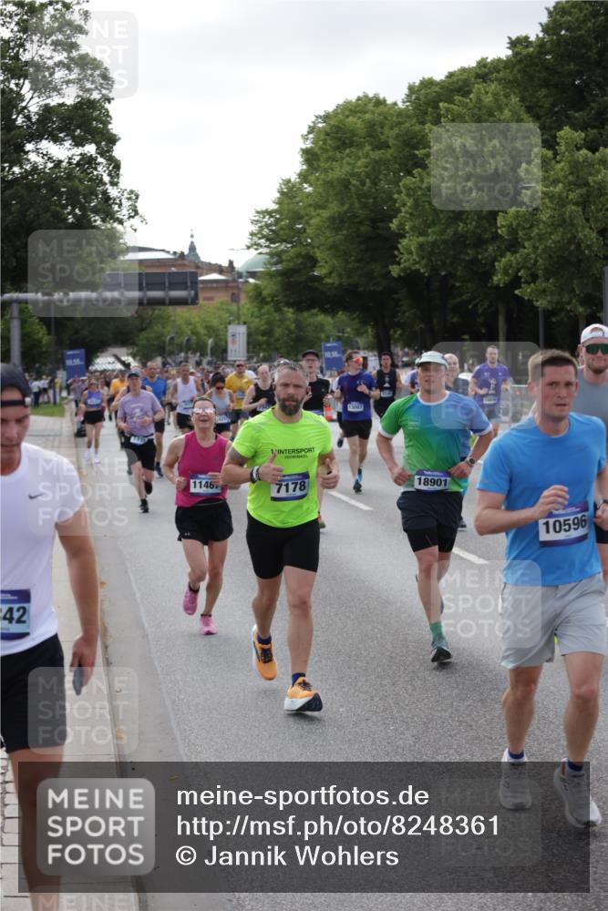 29.06.2025 - hella hamburg halbmarathon Jannik Wohlers http://msf.ph/oto/8248361 29.06.2025 09:55:47 Lombardsbrücke 1061, 1257, 1499, 1502, 1507, 1592, 1689, 2083, 2250, 2260, 2504, 2864, 3060, 4077, 4557, 5607, 6115, 6134, 6168, 7178, 7332, 7943, 8335, 8514, 8668, 8821, 8968, 8989, 9074, 9246, 9537, 9994, 10596, 11009, 11211, 11467, 11645, 12523, 12779, 12870, 12875, 13007, 13159, 13672, 13758, 13803, 13812, 13875, 13948, 14628, 14928, 15157, 15384, 15392, 15502, 15714, 15829, 15868, 15899, 16149, 16175, 16477, 16623, 16738, 16877, 17127, 17131, 17282, 17962, 18021 meine-sportfotos.de