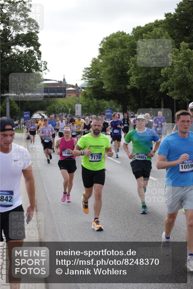 29.06.2025 - hella hamburg halbmarathon Jannik Wohlers http://msf.ph/oto/8248370 29.06.2025 09:55:47 Lombardsbrücke 1061, 1257, 1499, 1502, 1507, 1592, 1689, 2083, 2250, 2260, 2504, 2864, 3060, 4077, 4557, 5607, 6115, 6134, 6168, 7178, 7332, 7943, 8335, 8514, 8668, 8821, 8968, 8989, 9074, 9246, 9537, 9994, 10596, 11009, 11211, 11467, 11645, 12523, 12779, 12870, 12875, 13007, 13159, 13672, 13758, 13803, 13812, 13875, 13948, 14628, 14928, 15157, 15384, 15392, 15502, 15714, 15829, 15868, 15899, 16149, 16175, 16477, 16623, 16738, 16877, 17127, 17131, 17282, 17962, 18021 meine-sportfotos.de