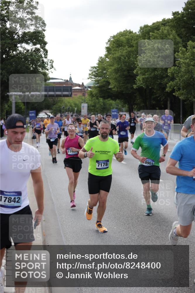 29.06.2025 - hella hamburg halbmarathon Jannik Wohlers http://msf.ph/oto/8248400 29.06.2025 09:55:47 Lombardsbrücke 1061, 1257, 1499, 1502, 1507, 1592, 1689, 2083, 2250, 2260, 2504, 2864, 3060, 4077, 4557, 5607, 6115, 6134, 6168, 7178, 7332, 7943, 8335, 8514, 8668, 8821, 8968, 8989, 9074, 9246, 9537, 9994, 10596, 11009, 11211, 11467, 11645, 12523, 12779, 12870, 12875, 13007, 13159, 13672, 13758, 13803, 13812, 13875, 13948, 14628, 14928, 15157, 15384, 15392, 15502, 15714, 15829, 15868, 15899, 16149, 16175, 16477, 16623, 16738, 16877, 17127, 17131, 17282, 17962, 18021 meine-sportfotos.de