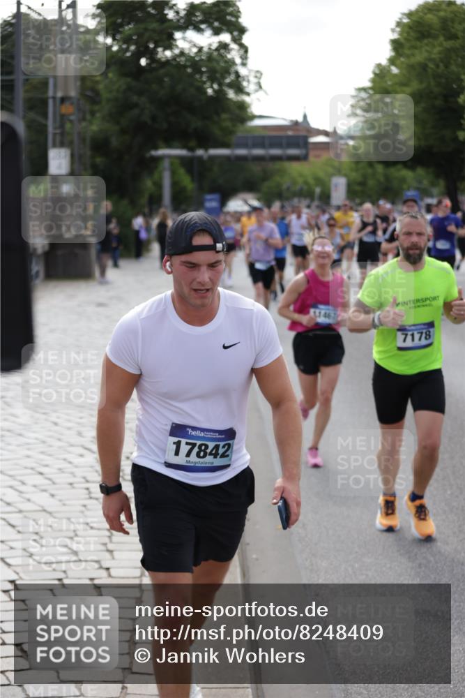 29.06.2025 - hella hamburg halbmarathon Jannik Wohlers http://msf.ph/oto/8248409 29.06.2025 09:55:47 Lombardsbrücke 1061, 1257, 1499, 1502, 1507, 1592, 1689, 2083, 2250, 2260, 2504, 2864, 3060, 4077, 4557, 5607, 6115, 6134, 6168, 7178, 7332, 7943, 8335, 8514, 8668, 8821, 8968, 8989, 9074, 9246, 9537, 9994, 10596, 11009, 11211, 11467, 11645, 12523, 12779, 12870, 12875, 13007, 13159, 13672, 13758, 13803, 13812, 13875, 13948, 14628, 14928, 15157, 15384, 15392, 15502, 15714, 15829, 15868, 15899, 16149, 16175, 16477, 16623, 16738, 16877, 17127, 17131, 17282, 17962, 18021 meine-sportfotos.de