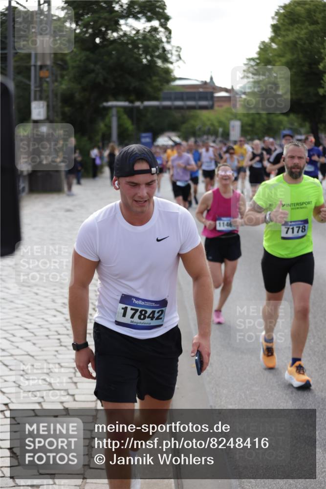 29.06.2025 - hella hamburg halbmarathon Jannik Wohlers http://msf.ph/oto/8248416 29.06.2025 09:55:48 Lombardsbrücke 1061, 1257, 1499, 1502, 1507, 1592, 1689, 2083, 2250, 2260, 2504, 3060, 4077, 4557, 5600, 5607, 6115, 6134, 6168, 7178, 7332, 7943, 8335, 8514, 8668, 8968, 8989, 9074, 9246, 9537, 9994, 10596, 11211, 11467, 12523, 12779, 12870, 12875, 13007, 13159, 13463, 13672, 13758, 13803, 13812, 13875, 13948, 14628, 14928, 15157, 15384, 15714, 15829, 15868, 15899, 16149, 16175, 16369, 16477, 16623, 16738, 16877, 16891, 16986, 17127, 17131, 17282, 17962, 18021 meine-sportfotos.de