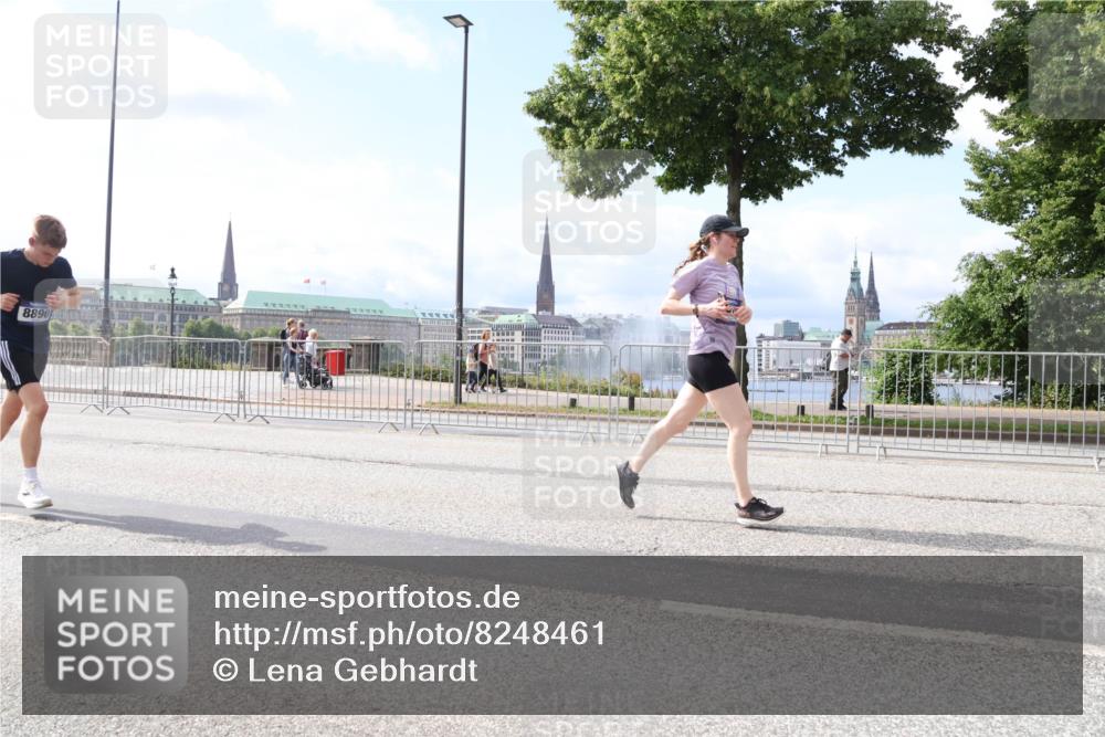 29.06.2025 - hella hamburg halbmarathon Lena Gebhardt http://msf.ph/oto/8248461 29.06.2025 10:10:13 Lombardsbrücke 1052, 1548, 1573, 3921, 4592, 5182, 5440, 5511, 7042, 7058, 7081, 7333, 7636, 7685, 8219, 8890, 9150, 9366, 9434, 9674, 9781, 9816, 10036, 10943, 11027, 11180, 12008, 12255, 12567, 13739, 13797, 14679, 14822, 15409, 16166, 16191, 16445, 16455, 16639, 16872, 17148, 17630, 17730, 17899, 18076, 18196, 18707, 19023 meine-sportfotos.de