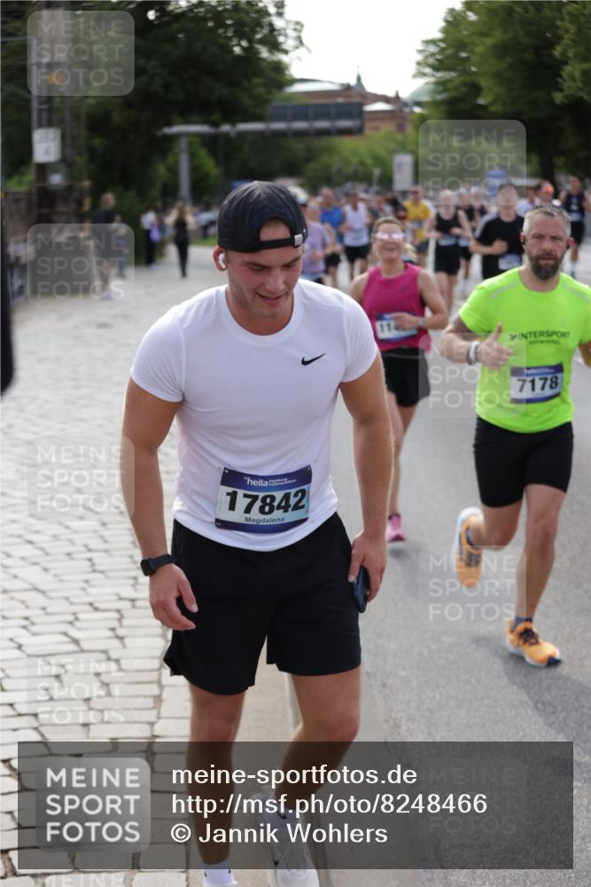 29.06.2025 - hella hamburg halbmarathon Jannik Wohlers http://msf.ph/oto/8248466 29.06.2025 09:55:48 Lombardsbrücke 1061, 1257, 1499, 1502, 1507, 1592, 1689, 2083, 2250, 2260, 2504, 3060, 4077, 4557, 5600, 5607, 6115, 6134, 6168, 7178, 7332, 7943, 8335, 8514, 8668, 8968, 8989, 9074, 9246, 9537, 9994, 10596, 11211, 11467, 12523, 12779, 12870, 12875, 13007, 13159, 13463, 13672, 13758, 13803, 13812, 13875, 13948, 14628, 14928, 15157, 15384, 15714, 15829, 15868, 15899, 16149, 16175, 16369, 16477, 16623, 16738, 16877, 16891, 16986, 17127, 17131, 17282, 17962, 18021 meine-sportfotos.de