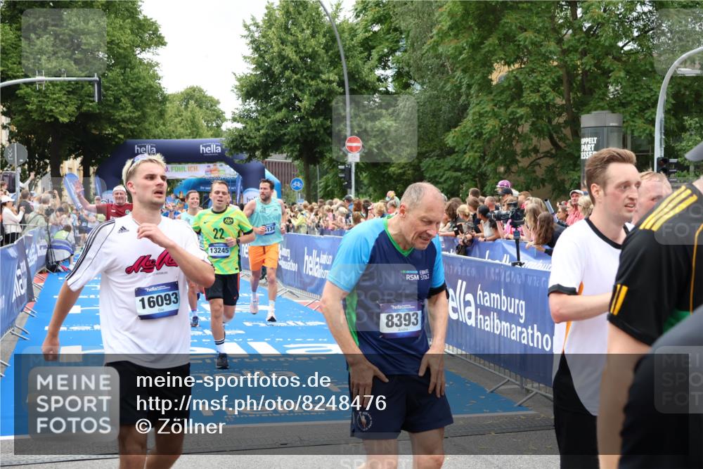 29.06.2025 - hella hamburg halbmarathon Zöllner http://msf.ph/oto/8248476 29.06.2025 10:57:37 Ziel 1239, 2236, 2652, 4502, 5015, 5134, 5457, 5458, 5728, 12144, 13245, 14571, 14951, 15220, 17769, 17814 meine-sportfotos.de