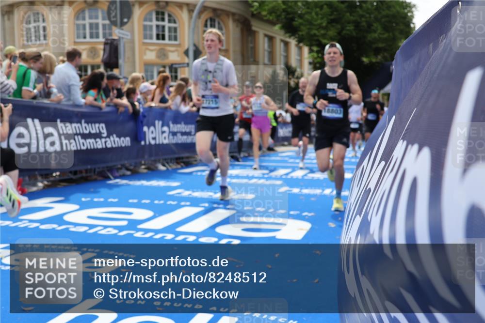 29.06.2025 - hella hamburg halbmarathon Strokosch-Dieckow http://msf.ph/oto/8248512 29.06.2025 10:39:37 Ziel 1358, 4398, 4888, 7152, 7154, 9116, 9265, 11284, 11806, 13190, 14077, 15094, 15336, 15435, 15828, 15965, 16580, 16761, 17005, 17215, 17360, 17425, 17792, 18013, 18154, 18285, 18803 meine-sportfotos.de