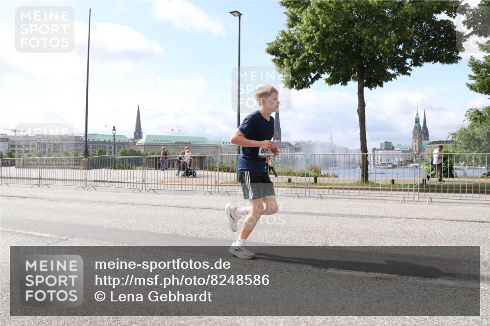 29.06.2025 - hella hamburg halbmarathon Lena Gebhardt http://msf.ph/oto/8248586 29.06.2025 10:10:14 Lombardsbrücke 1052, 1548, 1573, 3921, 4592, 5182, 5440, 5511, 7042, 7058, 7081, 7333, 7636, 7685, 8219, 8890, 9150, 9366, 9434, 9674, 9781, 9816, 10036, 10943, 11027, 11180, 12008, 12255, 12567, 13797, 14679, 14822, 15409, 16166, 16191, 16445, 16455, 16639, 16872, 17148, 17730, 17899, 18076, 18196, 18707, 19023 meine-sportfotos.de