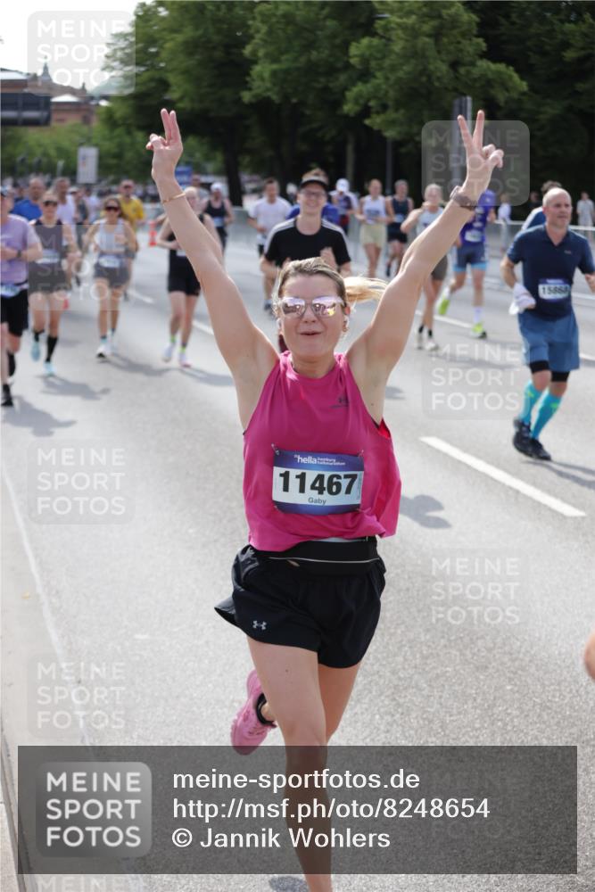 29.06.2025 - hella hamburg halbmarathon Jannik Wohlers http://msf.ph/oto/8248654 29.06.2025 09:55:49 Lombardsbrücke 1061, 1257, 1452, 1499, 1502, 1507, 1592, 2083, 2260, 2504, 3060, 4077, 4557, 5482, 5600, 5607, 6115, 6134, 6168, 7178, 7332, 7583, 7943, 8335, 8514, 8968, 8989, 8996, 9074, 9246, 9537, 9994, 10596, 11467, 12523, 12779, 12870, 12875, 13007, 13159, 13463, 13672, 13758, 13812, 13875, 13948, 14628, 14928, 15090, 15157, 15384, 15714, 15829, 15868, 15899, 16149, 16175, 16369, 16477, 16623, 16738, 16877, 16891, 16986, 17127, 17131, 17282, 17962, 18021 meine-sportfotos.de