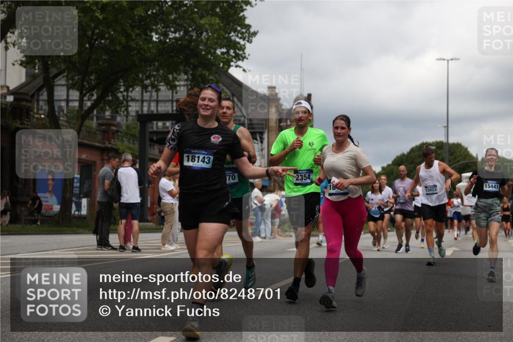 29.06.2025 - hella hamburg halbmarathon Yannick Fuchs http://msf.ph/oto/8248701 29.06.2025 10:47:51 20KM 1030, 1267, 1422, 1442, 1502, 1549, 1870, 2058, 2070, 2354, 2518, 2630, 3096, 3103, 3819, 4299, 5020, 5259, 5638, 6294, 6374, 6481, 6511, 6512, 6942, 7274, 7395, 7478, 7918, 8285, 8335, 8394, 8447, 9032, 9380, 9791, 9922, 11068, 11430, 11844, 12321, 12379, 12607, 12632, 13032, 13033, 13397, 13794, 13803, 13865, 13912, 14239, 14702, 15146, 15441, 15502, 15838, 15856, 15946, 16477, 16780, 17348, 17482, 18143, 18308, 18418, 18450, 18487, 18514, 18612, 19067 meine-sportfotos.de