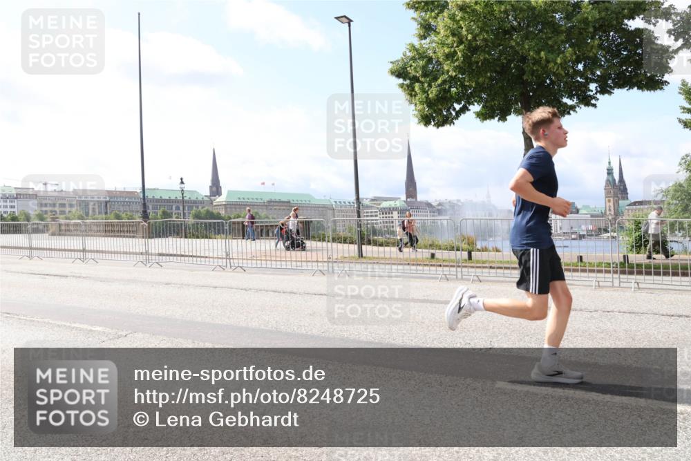 29.06.2025 - hella hamburg halbmarathon Lena Gebhardt http://msf.ph/oto/8248725 29.06.2025 10:10:14 Lombardsbrücke 1052, 1548, 1573, 3921, 4592, 5182, 5440, 5511, 7042, 7058, 7081, 7333, 7636, 7685, 8219, 8890, 9150, 9366, 9434, 9674, 9781, 9816, 10036, 10943, 11027, 11180, 12008, 12255, 12567, 13797, 14679, 14822, 15409, 16166, 16191, 16445, 16455, 16639, 16872, 17148, 17730, 17899, 18076, 18196, 18707, 19023 meine-sportfotos.de