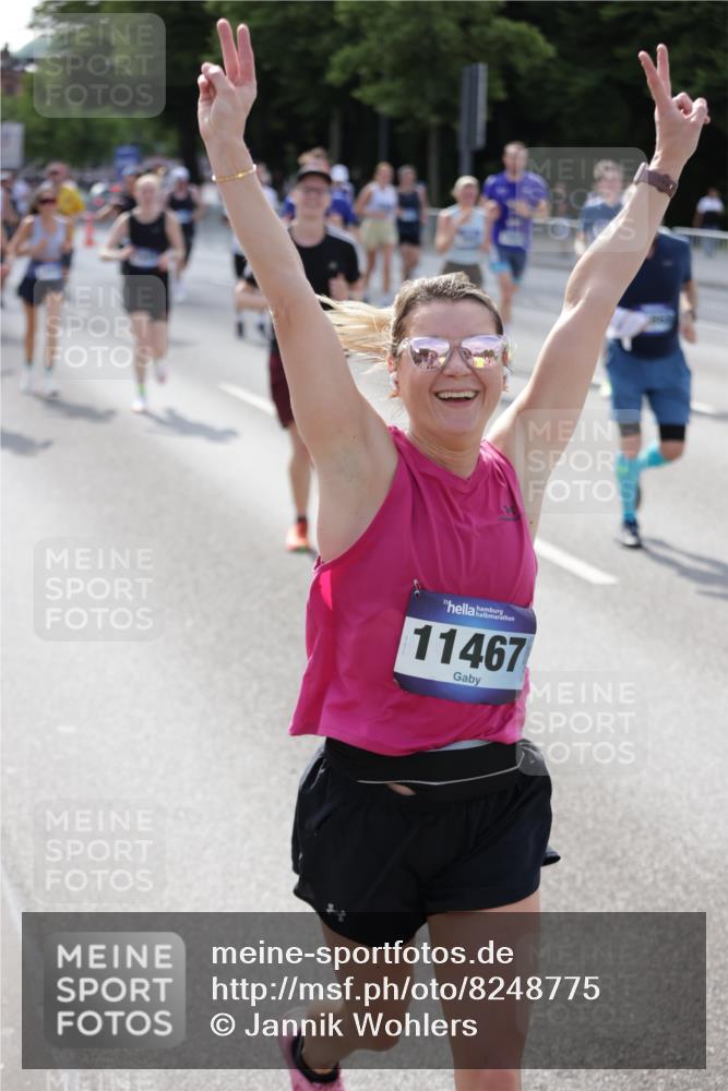 29.06.2025 - hella hamburg halbmarathon Jannik Wohlers http://msf.ph/oto/8248775 29.06.2025 09:55:49 Lombardsbrücke 1061, 1257, 1452, 1499, 1502, 1507, 1592, 2083, 2260, 2504, 3060, 4077, 4557, 5482, 5600, 5607, 6115, 6134, 6168, 7178, 7332, 7583, 7943, 8335, 8514, 8968, 8989, 8996, 9074, 9246, 9537, 9994, 10596, 11467, 12523, 12779, 12870, 12875, 13007, 13159, 13463, 13672, 13758, 13812, 13875, 13948, 14628, 14928, 15090, 15157, 15384, 15714, 15829, 15868, 15899, 16149, 16175, 16369, 16477, 16623, 16738, 16877, 16891, 16986, 17127, 17131, 17282, 17962, 18021 meine-sportfotos.de