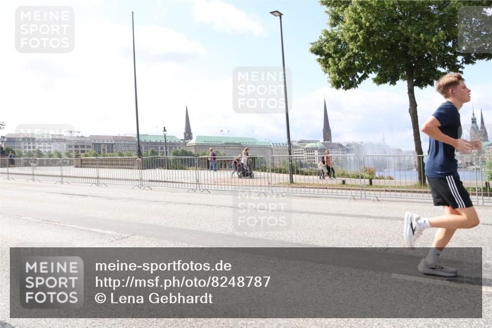 29.06.2025 - hella hamburg halbmarathon Lena Gebhardt http://msf.ph/oto/8248787 29.06.2025 10:10:15 Lombardsbrücke 1052, 1548, 1573, 3921, 4592, 5182, 5440, 5511, 7042, 7058, 7081, 7333, 7636, 7685, 8219, 8890, 9150, 9366, 9434, 9674, 9781, 9816, 10036, 10943, 11027, 11180, 12008, 12255, 12567, 13797, 13901, 14679, 14822, 15409, 16166, 16191, 16445, 16455, 16639, 16872, 17148, 17730, 17899, 18076, 18196, 18707, 19023 meine-sportfotos.de