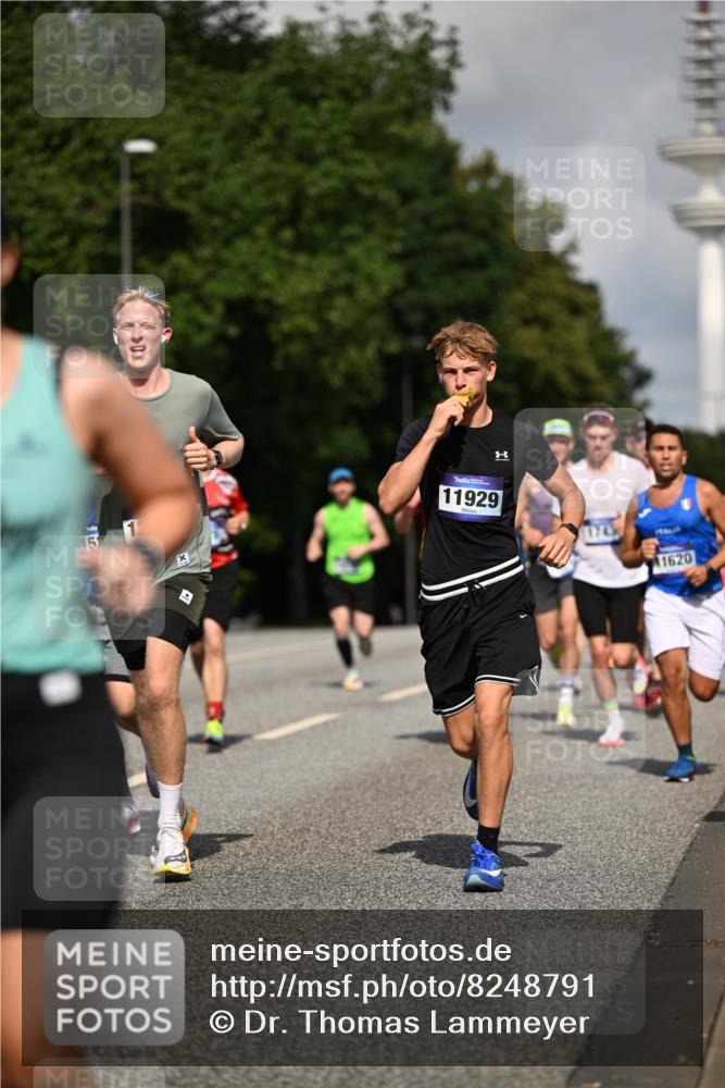 29.06.2025 - hella hamburg halbmarathon Dr. Thomas Lammeyer http://msf.ph/oto/8248791 29.06.2025 09:51:32 Kennedybrücke 1164, 1385, 1644, 1743, 2296, 2714, 2767, 3959, 4860, 5091, 5315, 6684, 6990, 7884, 8362, 9178, 9944, 10384, 10793, 10900, 10968, 11202, 11227 meine-sportfotos.de
