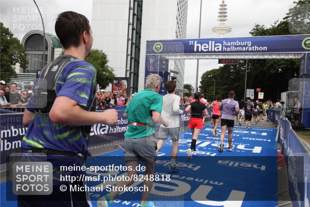 29.06.2025 - hella hamburg halbmarathon Michael Strokosch http://msf.ph/oto/8248818 29.06.2025 10:57:50 Ziel 1715, 1719, 1972, 2034, 5391, 7269, 7833, 10133, 10599, 10703, 12440, 12523, 12774, 13523, 14737, 16418, 16517, 17201, 17455, 18508, 18727, 18985 meine-sportfotos.de