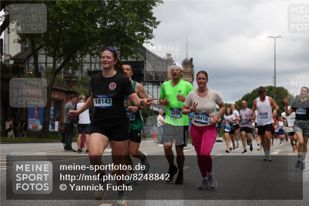 29.06.2025 - hella hamburg halbmarathon Yannick Fuchs http://msf.ph/oto/8248842 29.06.2025 10:47:51 20KM 1030, 1267, 1422, 1442, 1502, 1549, 1870, 2058, 2070, 2354, 2518, 2630, 3096, 3103, 3819, 4299, 5020, 5259, 5638, 6294, 6374, 6481, 6511, 6512, 6942, 7274, 7395, 7478, 7918, 8285, 8335, 8394, 8447, 9032, 9380, 9791, 9922, 11068, 11430, 11844, 12321, 12379, 12607, 12632, 13032, 13033, 13397, 13794, 13803, 13865, 13912, 14239, 14702, 15146, 15441, 15502, 15838, 15856, 15946, 16477, 16780, 17348, 17482, 18143, 18308, 18418, 18450, 18487, 18514, 18612, 19067 meine-sportfotos.de