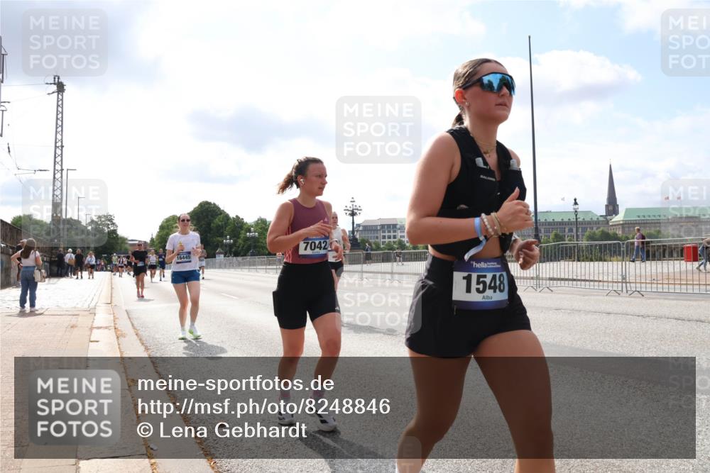 29.06.2025 - hella hamburg halbmarathon Lena Gebhardt http://msf.ph/oto/8248846 29.06.2025 10:10:15 Lombardsbrücke 1052, 1548, 1573, 3921, 4592, 5182, 5440, 5511, 7042, 7058, 7081, 7333, 7636, 7685, 8219, 8890, 9150, 9366, 9434, 9674, 9781, 9816, 10036, 10943, 11027, 11180, 12008, 12255, 12567, 13797, 13901, 14679, 14822, 15409, 16166, 16191, 16445, 16455, 16639, 16872, 17148, 17730, 17899, 18076, 18196, 18707, 19023 meine-sportfotos.de