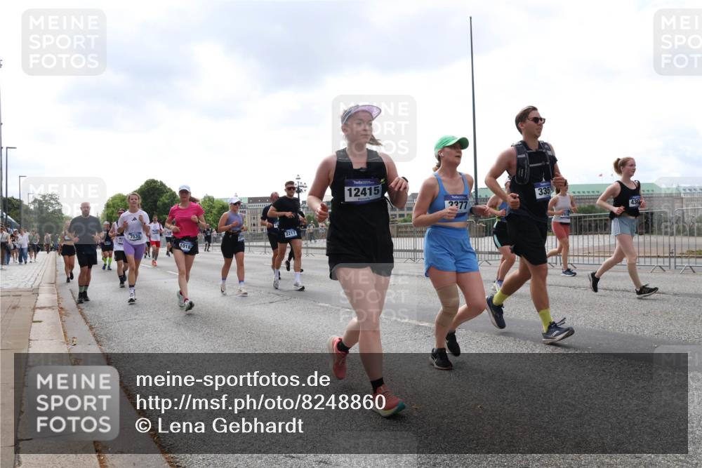 29.06.2025 - hella hamburg halbmarathon Lena Gebhardt http://msf.ph/oto/8248860 29.06.2025 10:45:36 Lombardsbrücke 1033, 1060, 1085, 1100, 1104, 1421, 1426, 1555, 1685, 1713, 1798, 1854, 1983, 2008, 2216, 2217, 2522, 2550, 2657, 2664, 2917, 2954, 2965, 2973, 3160, 3164, 3357, 3377, 3879, 3993, 4099, 4102, 4104, 4186, 4224, 4306, 4317, 4337, 4388, 4504, 4572, 4820, 4851, 5044, 5099, 5108, 5339, 5635, 5636, 5949, 6133, 6150, 6509, 6623, 6763, 6788, 6911, 6922, 6980, 7268, 7283, 7356, 7530, 7541, 7859, 8594, 8605, 8745, 8762, 9620, 10030, 10182, 10225, 10327, 10329, 10367, 10511, 11314 meine-sportfotos.de