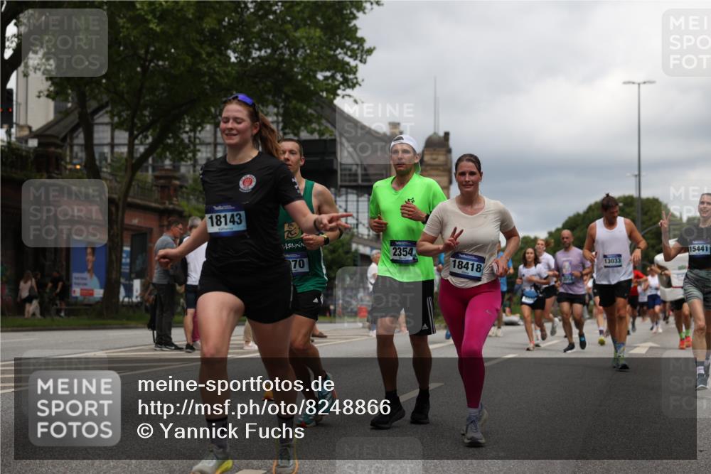29.06.2025 - hella hamburg halbmarathon Yannick Fuchs http://msf.ph/oto/8248866 29.06.2025 10:47:51 20KM 1030, 1267, 1422, 1442, 1502, 1549, 1870, 2058, 2070, 2354, 2518, 2630, 3096, 3103, 3819, 4299, 5020, 5259, 5638, 6294, 6374, 6481, 6511, 6512, 6942, 7274, 7395, 7478, 7918, 8285, 8335, 8394, 8447, 9032, 9380, 9791, 9922, 11068, 11430, 11844, 12321, 12379, 12607, 12632, 13032, 13033, 13397, 13794, 13803, 13865, 13912, 14239, 14702, 15146, 15441, 15502, 15838, 15856, 15946, 16477, 16780, 17348, 17482, 18143, 18308, 18418, 18450, 18487, 18514, 18612, 19067 meine-sportfotos.de
