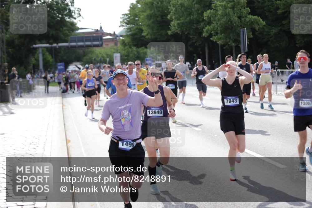29.06.2025 - hella hamburg halbmarathon Jannik Wohlers http://msf.ph/oto/8248891 29.06.2025 09:55:52 Lombardsbrücke 1061, 1452, 1499, 1502, 1592, 2083, 2504, 3060, 4077, 5482, 5600, 5607, 6115, 6168, 6511, 6512, 7178, 7332, 7583, 7943, 8335, 8514, 8968, 8989, 8996, 9246, 9537, 9994, 10596, 11124, 11467, 12523, 12779, 12870, 12875, 13007, 13159, 13463, 13812, 13875, 13948, 14928, 15090, 15157, 15384, 15714, 15829, 15868, 15899, 16149, 16369, 16477, 16623, 16877, 16891, 16986, 17127, 17131, 17282, 17962, 18021 meine-sportfotos.de