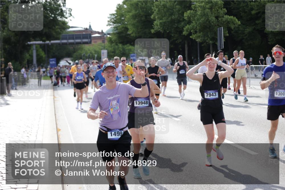 29.06.2025 - hella hamburg halbmarathon Jannik Wohlers http://msf.ph/oto/8248929 29.06.2025 09:55:52 Lombardsbrücke 1061, 1452, 1499, 1502, 1592, 2083, 2504, 3060, 4077, 5482, 5600, 5607, 6115, 6168, 6511, 6512, 7178, 7332, 7583, 7943, 8335, 8514, 8968, 8989, 8996, 9246, 9537, 9994, 10596, 11124, 11467, 12523, 12779, 12870, 12875, 13007, 13159, 13463, 13812, 13875, 13948, 14928, 15090, 15157, 15384, 15714, 15829, 15868, 15899, 16149, 16369, 16477, 16623, 16877, 16891, 16986, 17127, 17131, 17282, 17962, 18021 meine-sportfotos.de