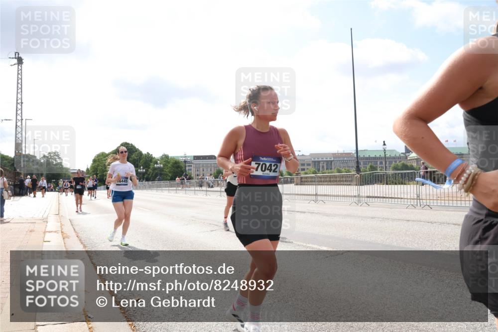 29.06.2025 - hella hamburg halbmarathon Lena Gebhardt http://msf.ph/oto/8248932 29.06.2025 10:10:15 Lombardsbrücke 1052, 1548, 1573, 3921, 4592, 5182, 5440, 5511, 7042, 7058, 7081, 7333, 7636, 7685, 8219, 8890, 9150, 9366, 9434, 9674, 9781, 9816, 10036, 10943, 11027, 11180, 12008, 12255, 12567, 13797, 13901, 14679, 14822, 15409, 16166, 16191, 16445, 16455, 16639, 16872, 17148, 17730, 17899, 18076, 18196, 18707, 19023 meine-sportfotos.de
