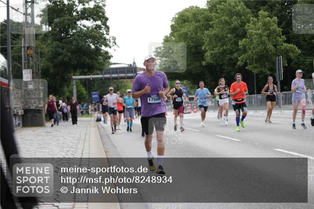 29.06.2025 - hella hamburg halbmarathon Jannik Wohlers http://msf.ph/oto/8248934 29.06.2025 10:30:46 Lombardsbrücke 1292, 1773, 1979, 2097, 2414, 2914, 4561, 4817, 5437, 5943, 6057, 6195, 6620, 6787, 7351, 7604, 8050, 8072, 8073, 8757, 9576, 10111, 10989, 11988, 12384, 12627, 14349, 15466, 15589, 16457, 17224, 17463, 17509, 17587, 17742, 17966, 19052, 19226 meine-sportfotos.de