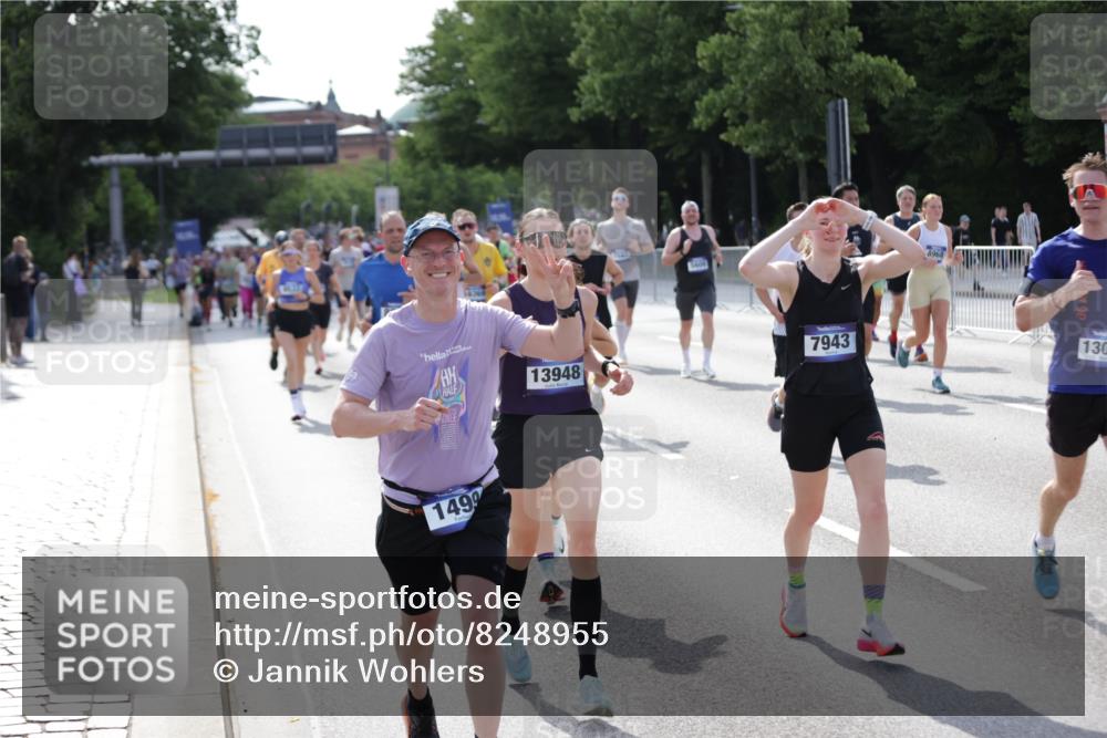 29.06.2025 - hella hamburg halbmarathon Jannik Wohlers http://msf.ph/oto/8248955 29.06.2025 09:55:52 Lombardsbrücke 1061, 1452, 1499, 1502, 1592, 2083, 2504, 3060, 4077, 5482, 5600, 5607, 6115, 6168, 6511, 6512, 7178, 7332, 7583, 7943, 8335, 8514, 8968, 8989, 8996, 9246, 9537, 9994, 10596, 11124, 11467, 12523, 12779, 12870, 12875, 13007, 13159, 13463, 13812, 13875, 13948, 14928, 15090, 15157, 15384, 15714, 15829, 15868, 15899, 16149, 16369, 16477, 16623, 16877, 16891, 16986, 17127, 17131, 17282, 17962, 18021 meine-sportfotos.de
