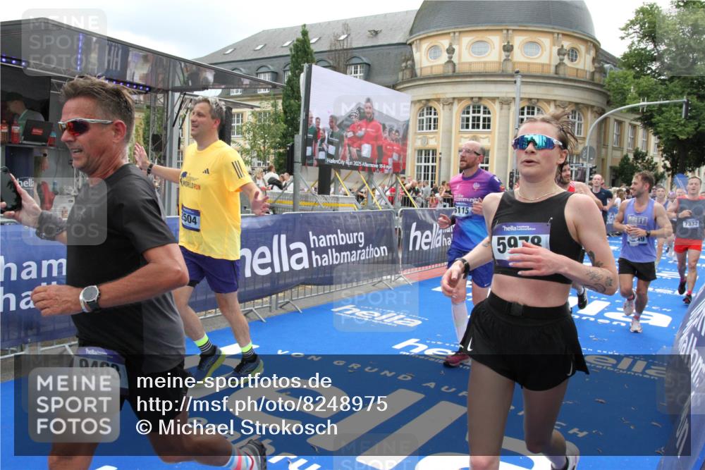 29.06.2025 - hella hamburg halbmarathon Michael Strokosch http://msf.ph/oto/8248975 29.06.2025 10:49:45 Ziel 2504, 2706, 2937, 3060, 3543, 5894, 5978, 6115, 6125, 7332, 9463, 9551, 9619, 9723, 9924, 11977, 13159, 14794, 16843, 16877, 17282, 17753, 18058, 18451, 18926 meine-sportfotos.de