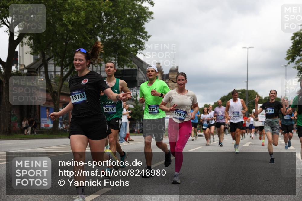 29.06.2025 - hella hamburg halbmarathon Yannick Fuchs http://msf.ph/oto/8248980 29.06.2025 10:47:51 20KM 1030, 1267, 1422, 1442, 1502, 1549, 1870, 2058, 2070, 2354, 2518, 2630, 3096, 3103, 3819, 4299, 5020, 5259, 5638, 6294, 6374, 6481, 6511, 6512, 6942, 7274, 7395, 7478, 7918, 8285, 8335, 8394, 8447, 9032, 9380, 9791, 9922, 11068, 11430, 11844, 12321, 12379, 12607, 12632, 13032, 13033, 13397, 13794, 13803, 13865, 13912, 14239, 14702, 15146, 15441, 15502, 15838, 15856, 15946, 16477, 16780, 17348, 17482, 18143, 18308, 18418, 18450, 18487, 18514, 18612, 19067 meine-sportfotos.de