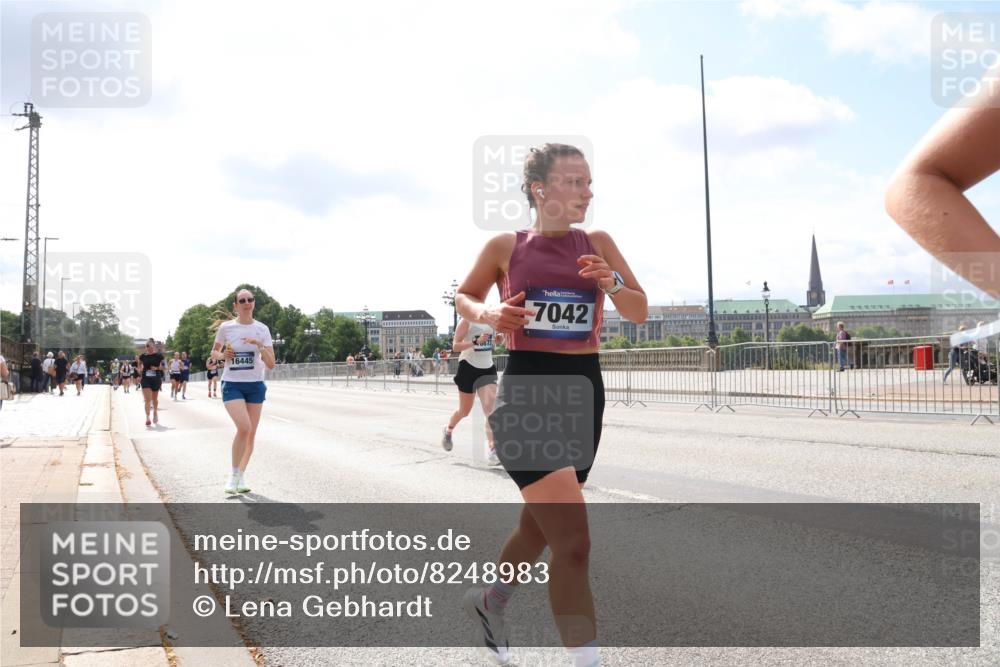 29.06.2025 - hella hamburg halbmarathon Lena Gebhardt http://msf.ph/oto/8248983 29.06.2025 10:10:16 Lombardsbrücke 1052, 1548, 1573, 3921, 4592, 5182, 5440, 5511, 7042, 7058, 7081, 7333, 7636, 7685, 8219, 8890, 9150, 9366, 9434, 9674, 9781, 9816, 10036, 10943, 11027, 11180, 12008, 12567, 13797, 13901, 14679, 14822, 15409, 16166, 16191, 16344, 16445, 16455, 16639, 16872, 17148, 17730, 17899, 18076, 18196, 18707, 19023 meine-sportfotos.de