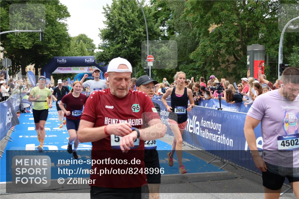 29.06.2025 - hella hamburg halbmarathon Zöllner http://msf.ph/oto/8248996 29.06.2025 10:57:42 Ziel 1239, 1715, 1719, 2606, 2652, 5457, 5458, 10133, 12774, 13523, 14571, 14951, 15217, 15220, 17455, 17769, 17814, 18388, 18985 meine-sportfotos.de